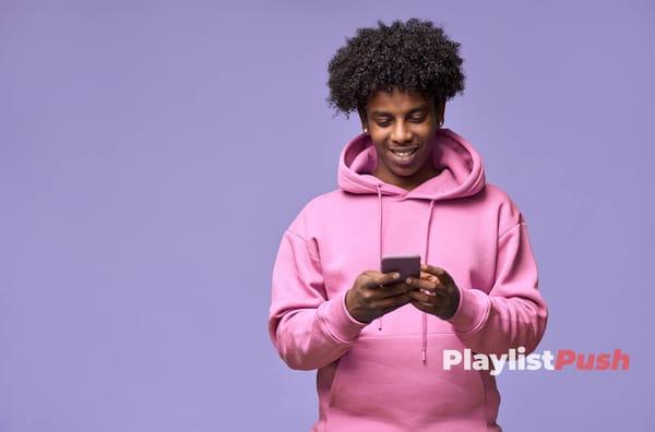 カバーアートがプレイリストの配置に与える影響：あなたの音楽をプレイリストに載せるアルバム・アート